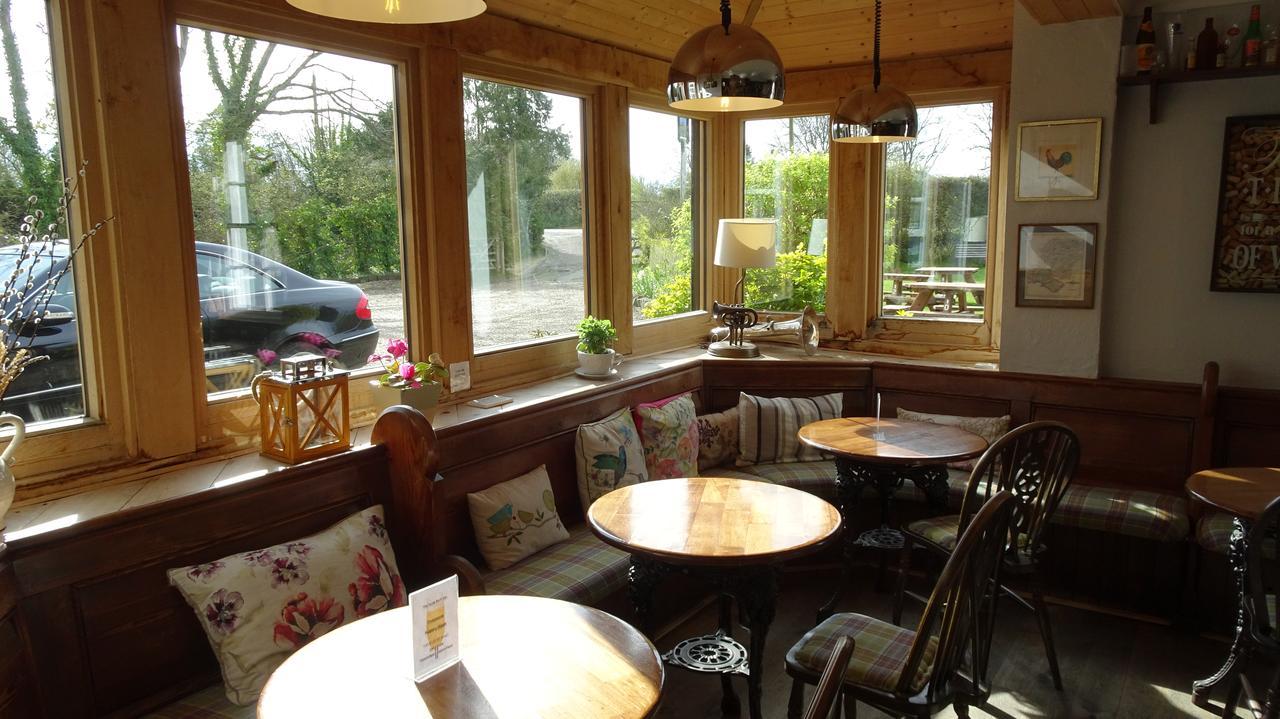 The Furze Bush Inn Newbury  Eksteriør billede