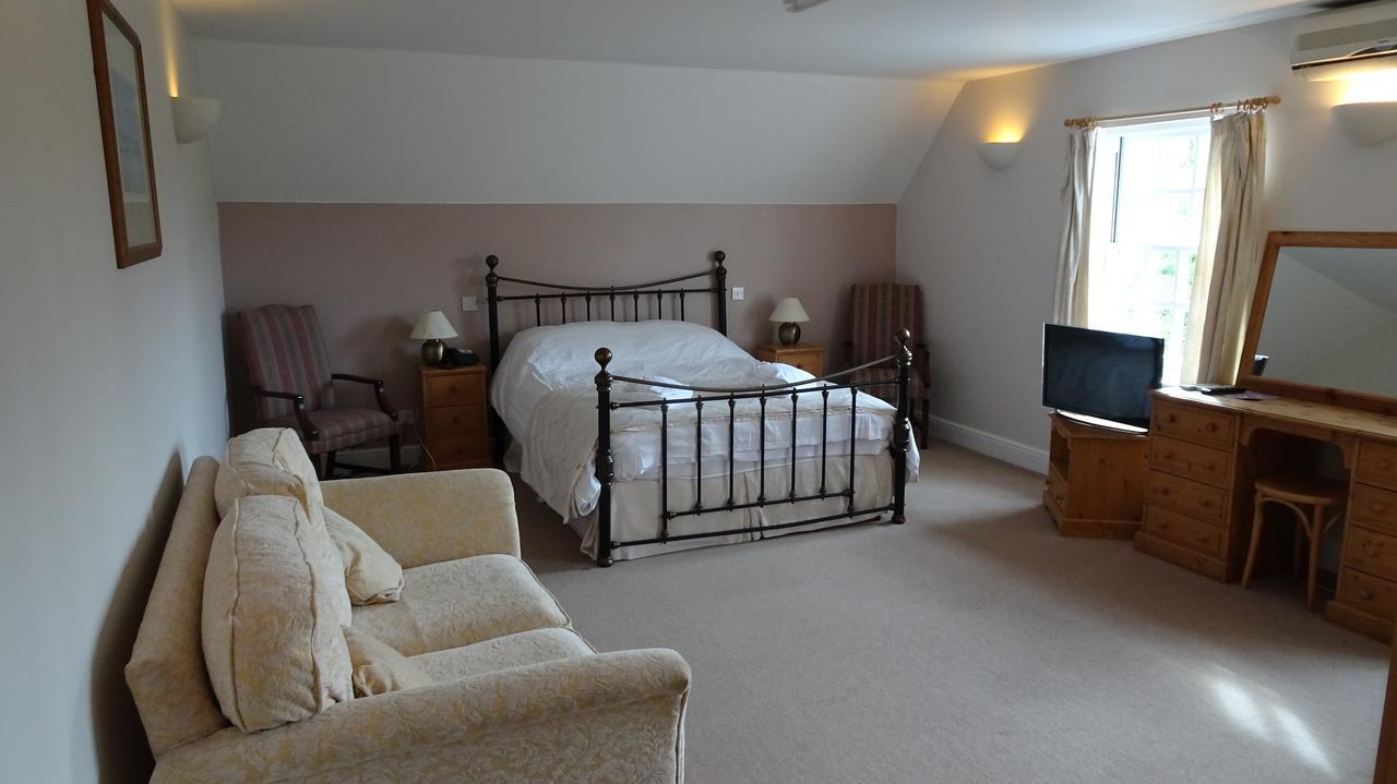 The Furze Bush Inn Newbury  Eksteriør billede