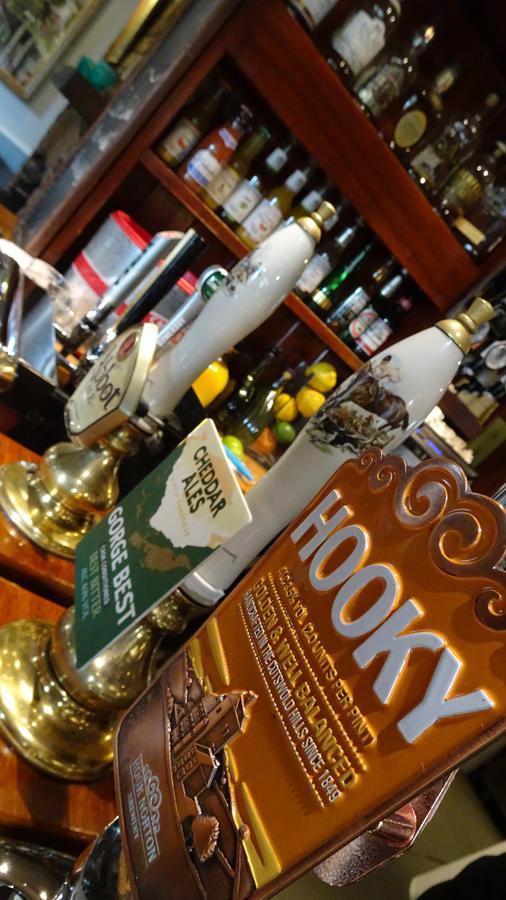 The Furze Bush Inn Newbury  Eksteriør billede